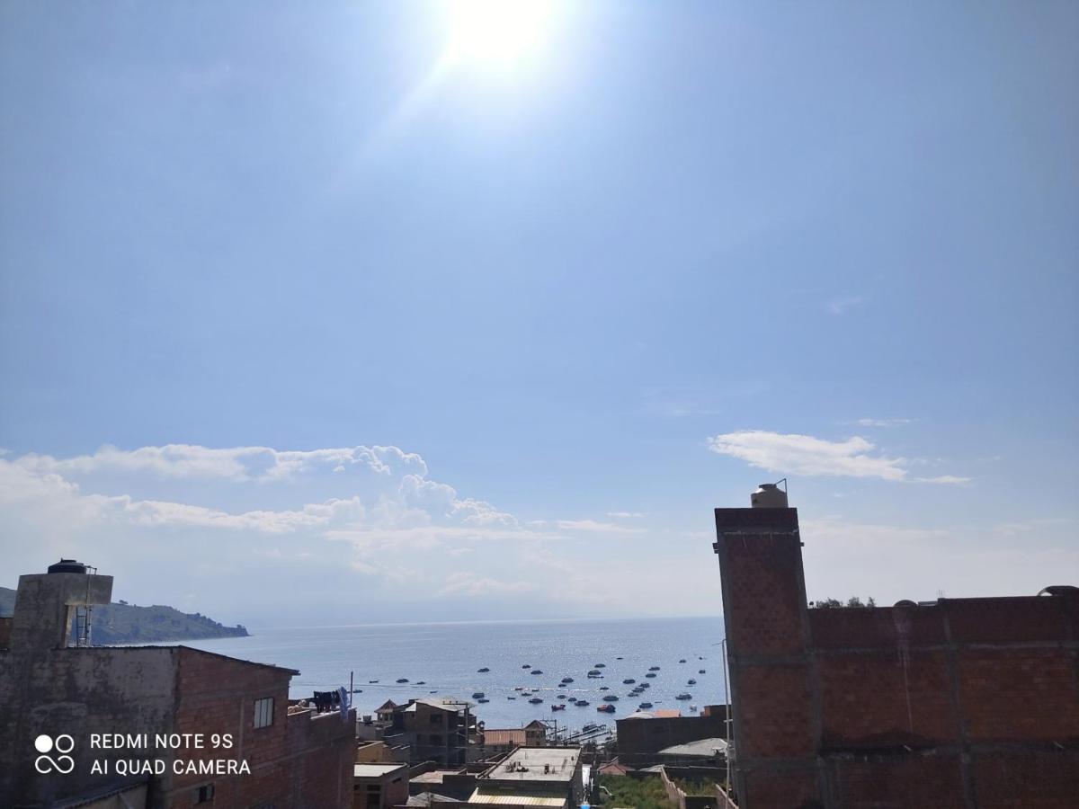 Hostal Algas Del Titicaca コパカバーナ エクステリア 写真