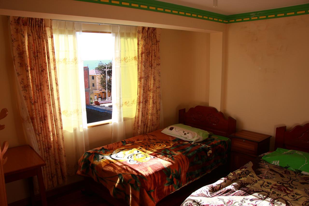 Hostal Algas Del Titicaca コパカバーナ エクステリア 写真